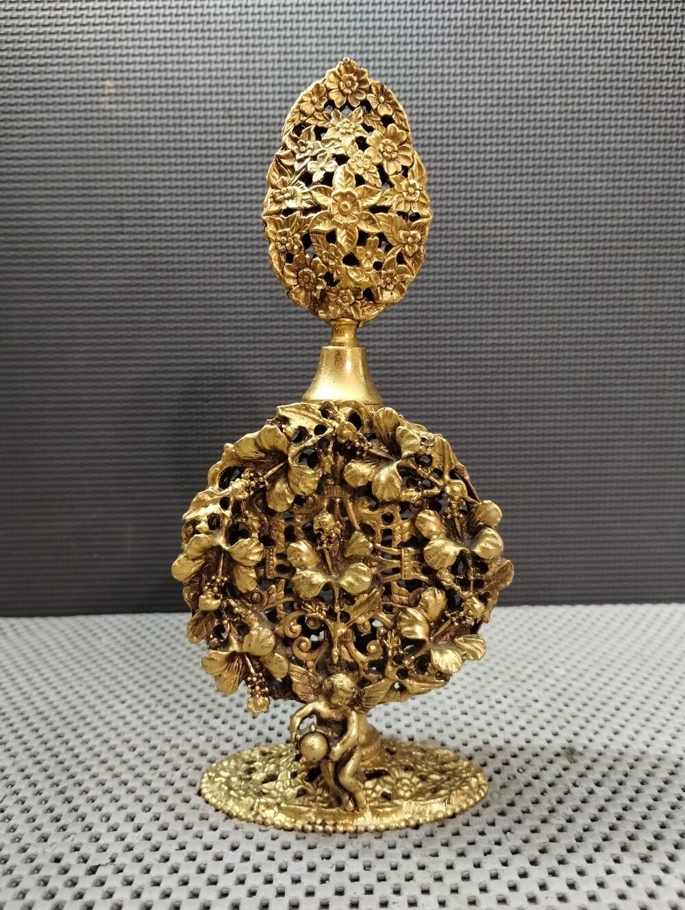 Vintage Stylebuilt NY Gold Gilt Filigree Ormolu Perfume Bottle